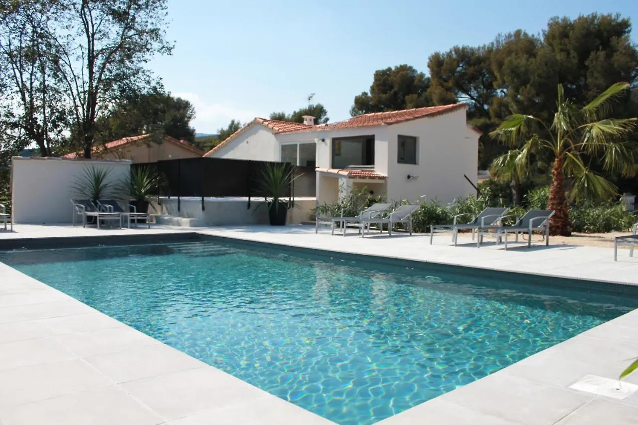 Home Cassis - Maison Les Calanques - Piscine Chauffee 0*,  France