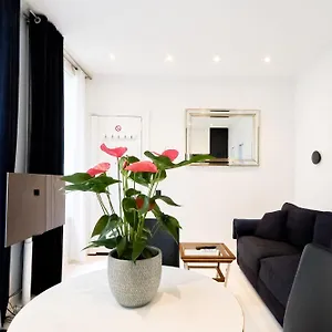 https://romantisme-champs-elysees-apartment.fr-paris.fr